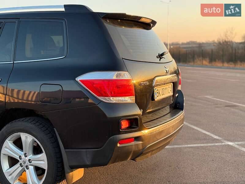Внедорожник / Кроссовер Toyota Highlander 2010 в Ровно