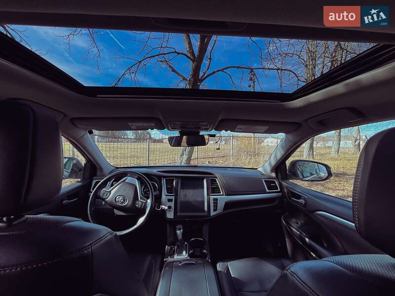 Позашляховик / Кросовер Toyota Highlander 2018 в Путивлі