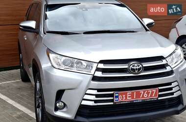Внедорожник / Кроссовер Toyota Highlander 2017 в Виннице