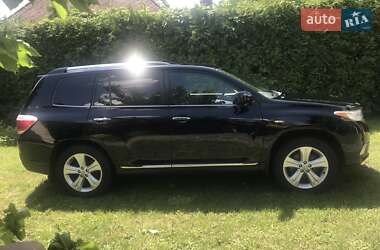 Внедорожник / Кроссовер Toyota Highlander 2013 в 