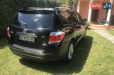 Внедорожник / Кроссовер Toyota Highlander 2013 в 