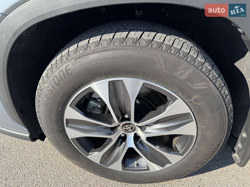 Внедорожник / Кроссовер Toyota Highlander 2023 в Киеве