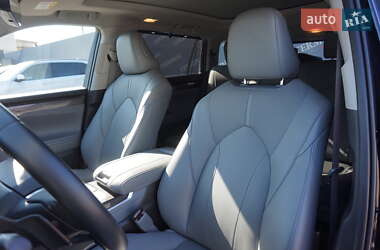 Позашляховик / Кросовер Toyota Highlander 2021 в 