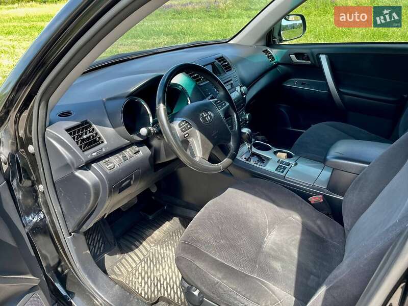 Позашляховик / Кросовер Toyota Highlander 2010 в Павлограді