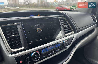 Позашляховик / Кросовер Toyota Highlander 2014 в 