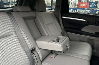 Позашляховик / Кросовер Toyota Highlander 2014 в 