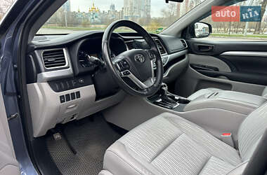 Позашляховик / Кросовер Toyota Highlander 2014 в 