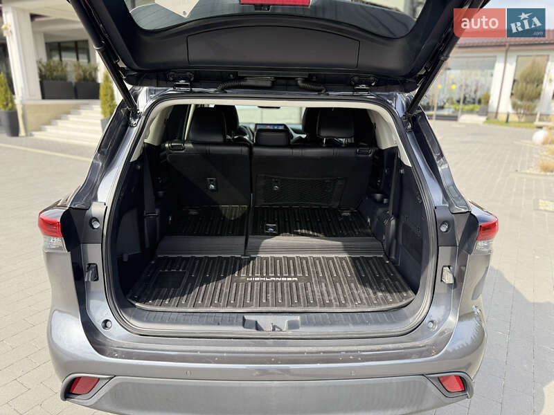 Внедорожник / Кроссовер Toyota Highlander 2023 в Львове