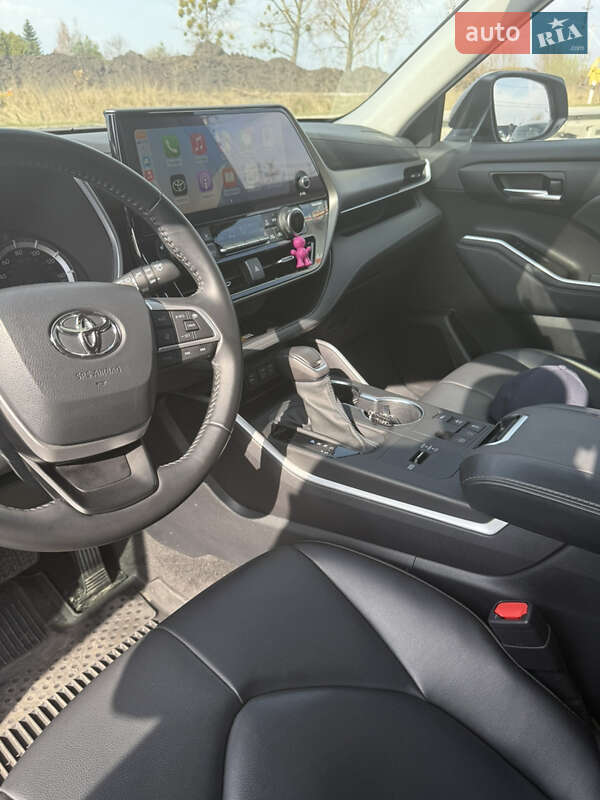 Внедорожник / Кроссовер Toyota Highlander 2023 в Львове