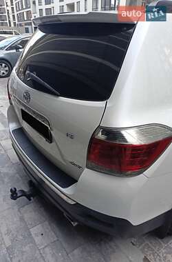 Внедорожник / Кроссовер Toyota Highlander 2011 в 