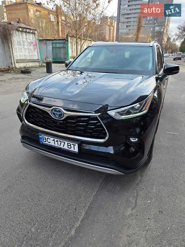 Внедорожник / Кроссовер Toyota Highlander 2021 в 