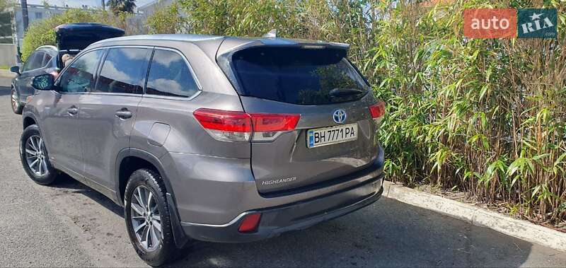 Внедорожник / Кроссовер Toyota Highlander 2017 в Одессе