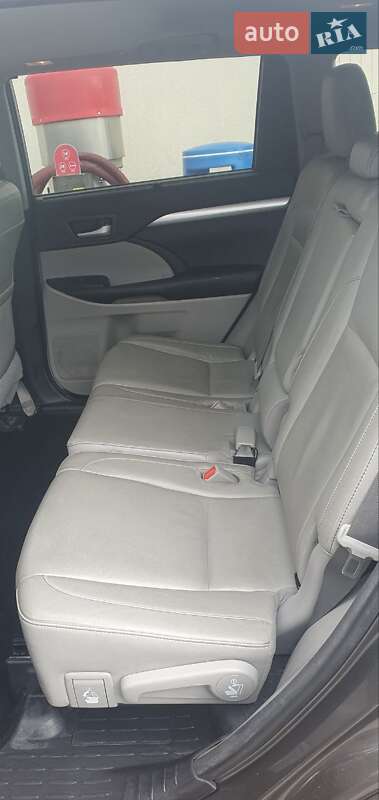 Внедорожник / Кроссовер Toyota Highlander 2017 в Одессе