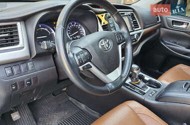 Внедорожник / Кроссовер Toyota Highlander 2017 в 
