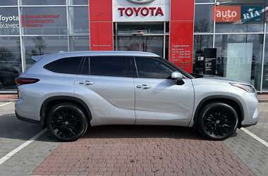 Внедорожник / Кроссовер Toyota Highlander 2024 в 