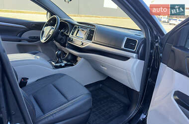 Позашляховик / Кросовер Toyota Highlander 2014 в 