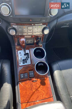 Внедорожник / Кроссовер Toyota Highlander 2011 в 