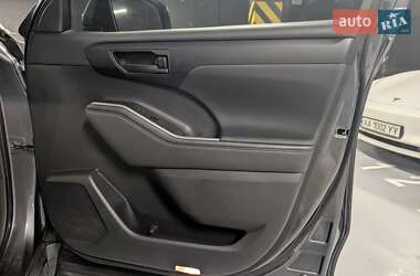 Позашляховик / Кросовер Toyota Highlander 2020 в 