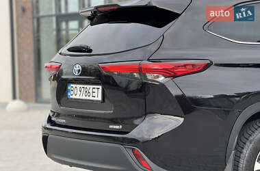 Позашляховик / Кросовер Toyota Highlander 2021 в 