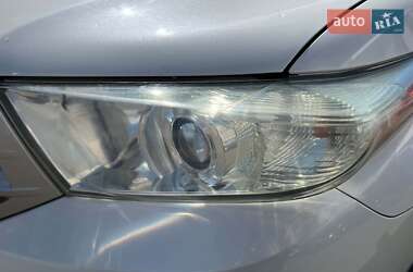 Внедорожник / Кроссовер Toyota Highlander 2011 в 