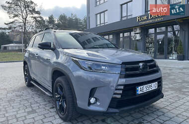 Внедорожник / Кроссовер Toyota Highlander 2017 в 