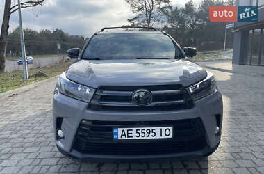 Внедорожник / Кроссовер Toyota Highlander 2017 в 