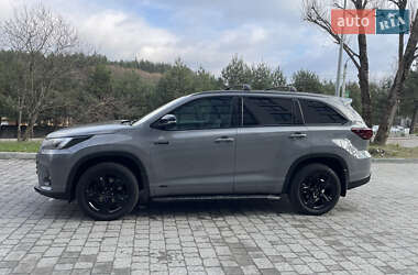 Внедорожник / Кроссовер Toyota Highlander 2017 в 