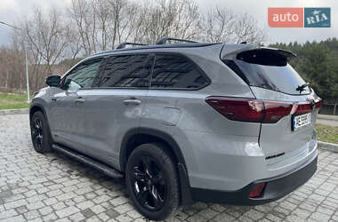 Внедорожник / Кроссовер Toyota Highlander 2017 в 