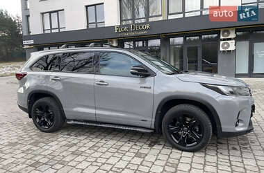 Внедорожник / Кроссовер Toyota Highlander 2017 в 