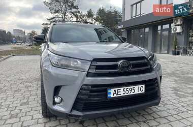 Внедорожник / Кроссовер Toyota Highlander 2017 в 