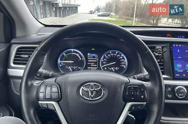 Внедорожник / Кроссовер Toyota Highlander 2017 в 