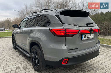 Внедорожник / Кроссовер Toyota Highlander 2017 в 