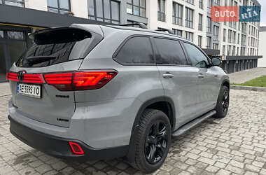 Внедорожник / Кроссовер Toyota Highlander 2017 в 