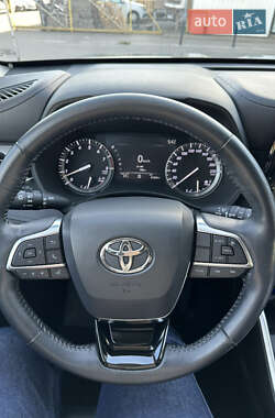 Внедорожник / Кроссовер Toyota Highlander 2020 в 