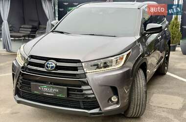 Внедорожник / Кроссовер Toyota Highlander 2019 в 