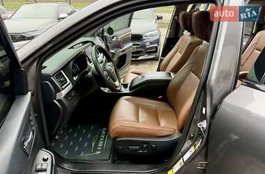Внедорожник / Кроссовер Toyota Highlander 2019 в 