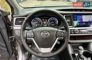 Внедорожник / Кроссовер Toyota Highlander 2019 в 