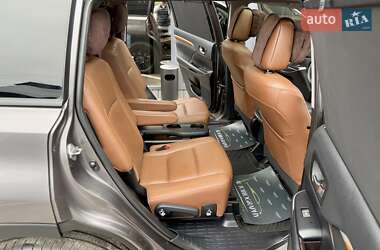 Внедорожник / Кроссовер Toyota Highlander 2019 в 