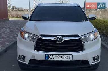 Внедорожник / Кроссовер Toyota Highlander 2015 в 