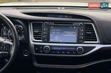 Внедорожник / Кроссовер Toyota Highlander 2015 в 