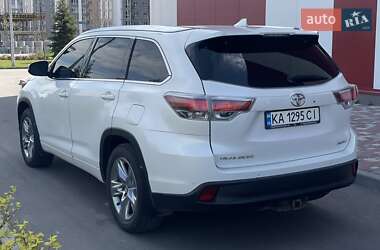 Внедорожник / Кроссовер Toyota Highlander 2015 в 