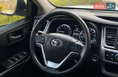 Внедорожник / Кроссовер Toyota Highlander 2015 в 