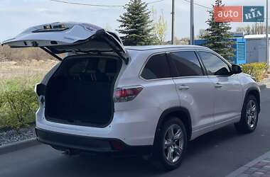 Внедорожник / Кроссовер Toyota Highlander 2015 в 