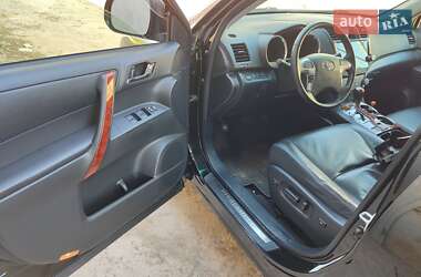 Внедорожник / Кроссовер Toyota Highlander 2011 в 