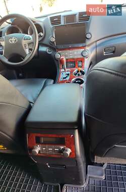 Внедорожник / Кроссовер Toyota Highlander 2011 в 