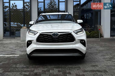 Внедорожник / Кроссовер Toyota Highlander 2020 в 