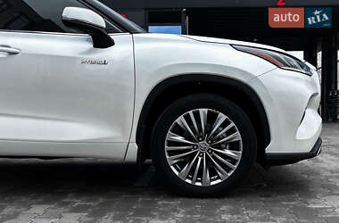 Внедорожник / Кроссовер Toyota Highlander 2020 в 