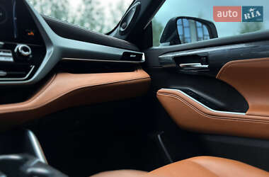 Внедорожник / Кроссовер Toyota Highlander 2020 в 