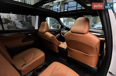 Внедорожник / Кроссовер Toyota Highlander 2020 в 
