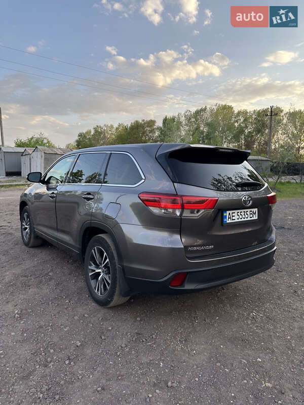 Позашляховик / Кросовер Toyota Highlander 2017 в Дніпрі